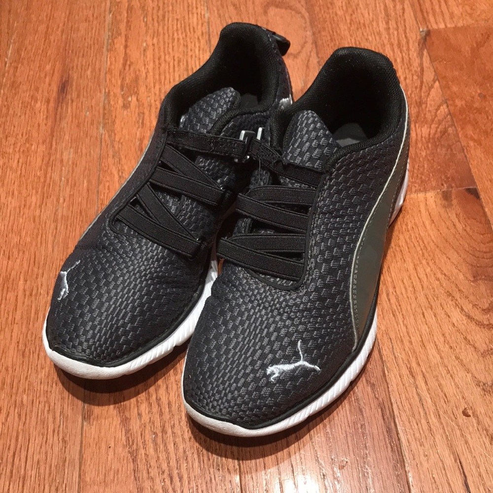 Women’s Puma Tennis Shoes